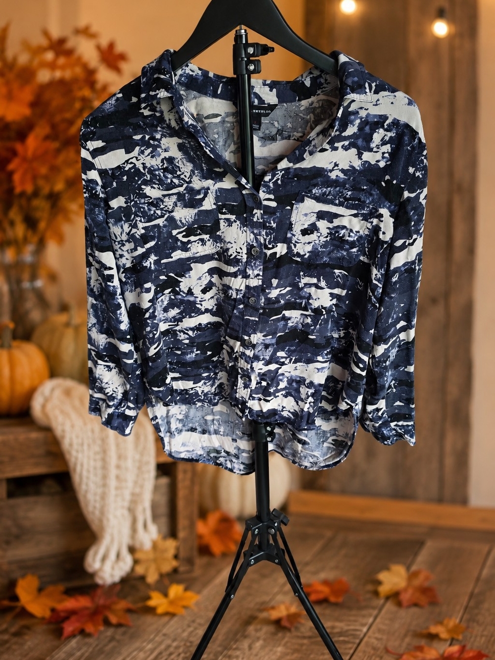 Rock & Republic Navy Blue and Cream Abstract Button-Front Shirt Size L